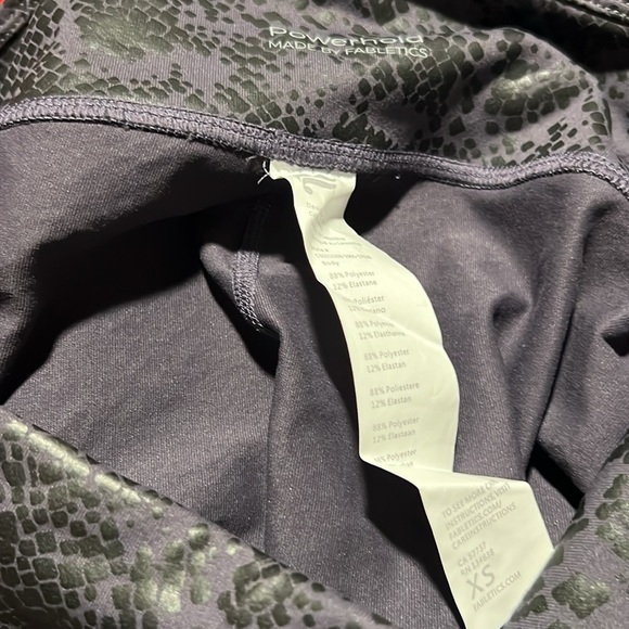 Mid-Rise Printed PowerHold® Crop - Picture 4 of 4